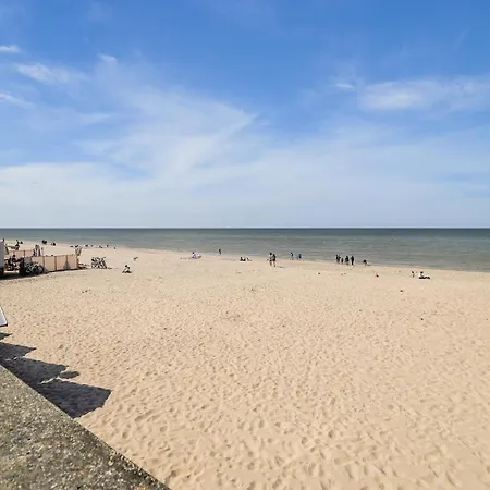 2 Bedroom Beautiful Apartment In Stella Plage Daire *